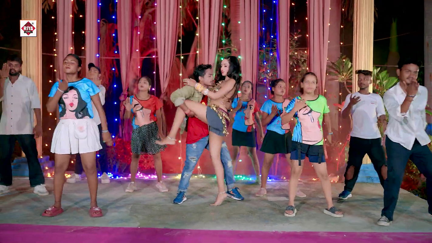 Madhu Rai hot song – Navel squeezed, Thigh show, slight cleavage2