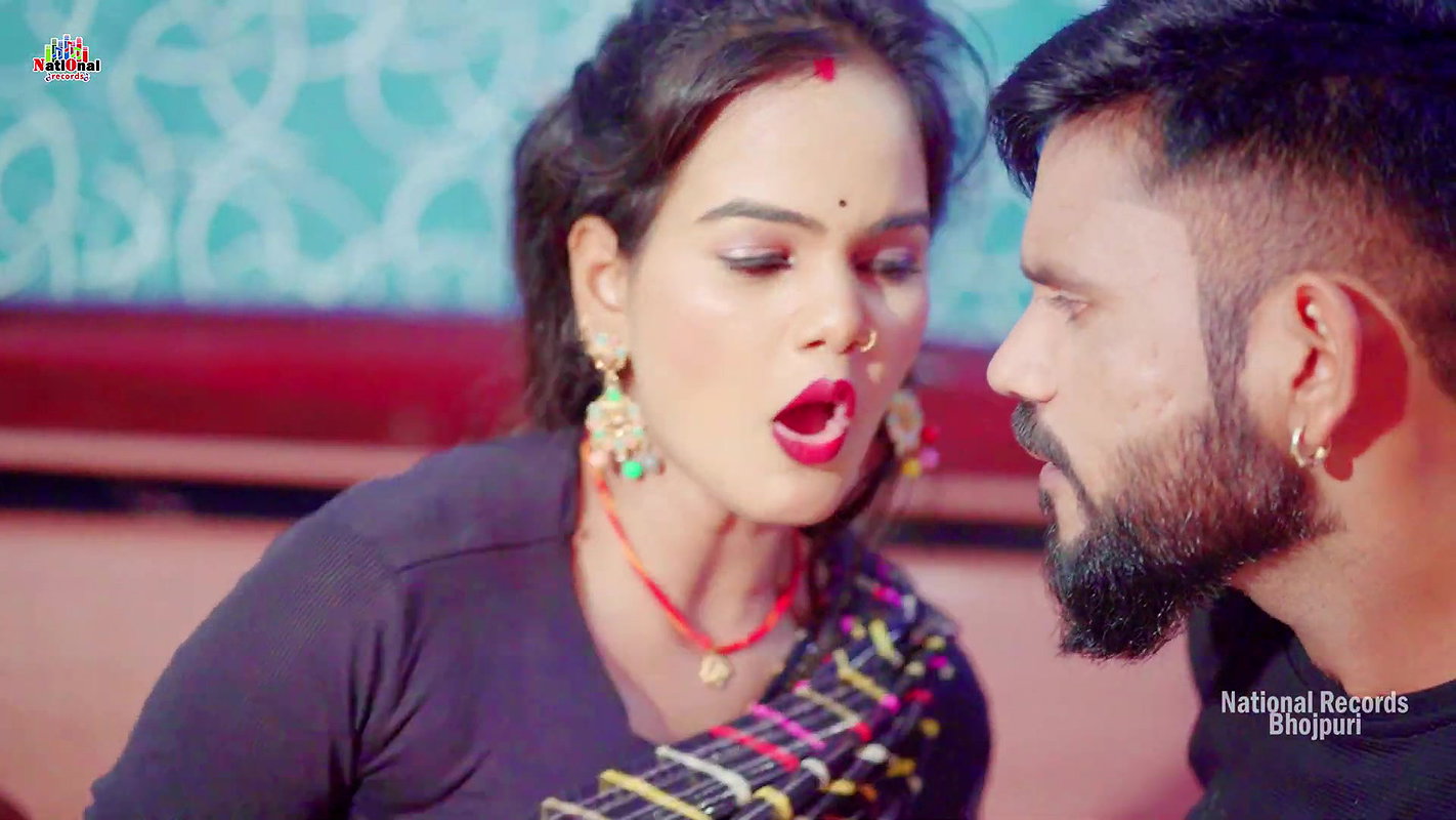 Puja Sharma hot saree song – Deep Navel caressed2