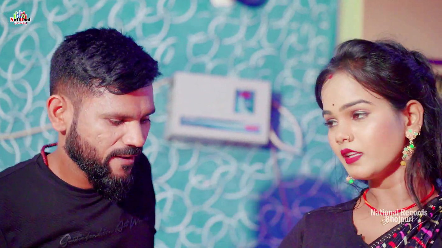 Puja Sharma hot saree song – Deep Navel caressed2