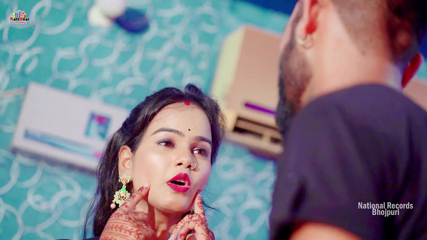 Puja Sharma hot saree song – Deep Navel caressed2