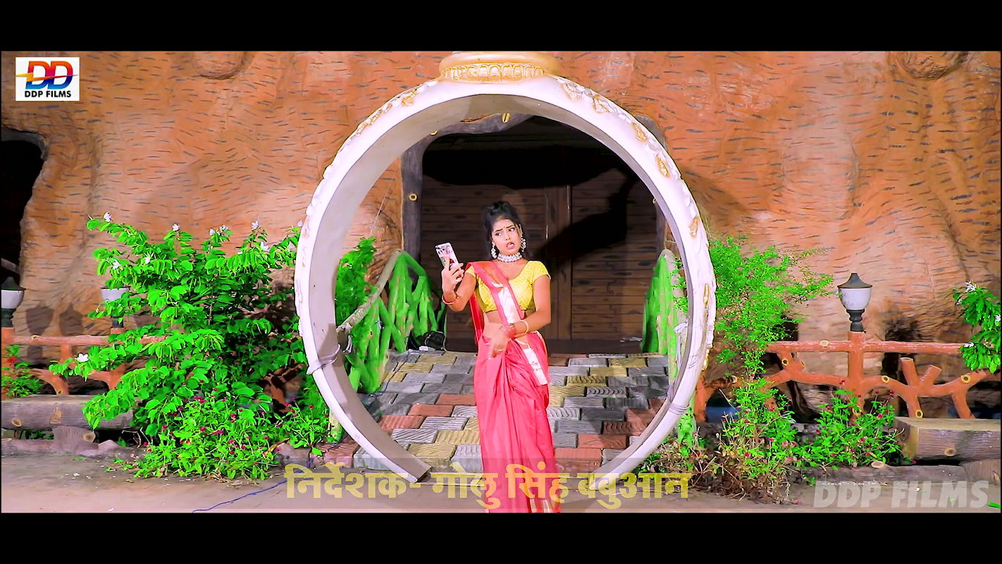 Radha Patel hot saree song – Navel kiss, Expressions2