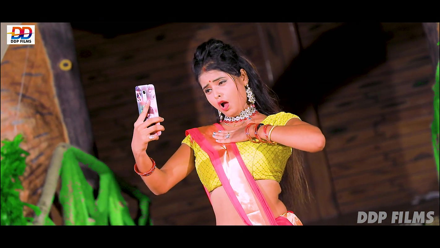 Radha Patel hot saree song – Navel kiss, Expressions2