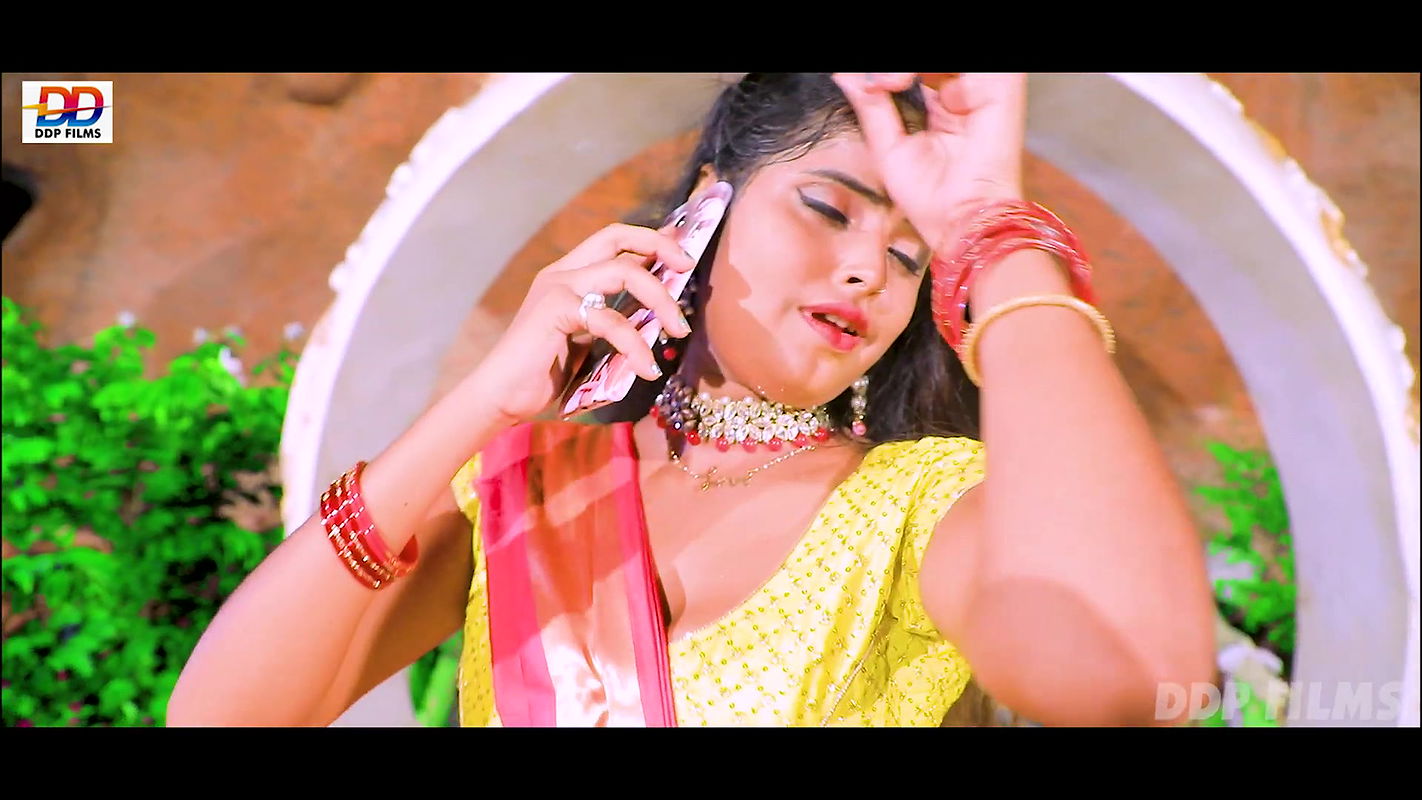 Radha Patel hot saree song – Navel kiss, Expressions2