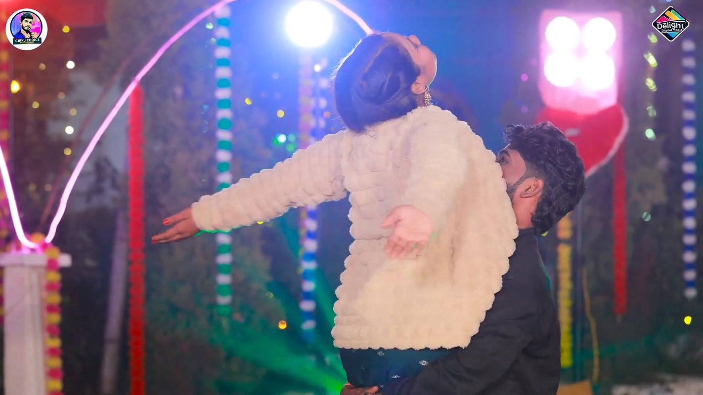 Reena Pandey hot saree song – Deep navel show2