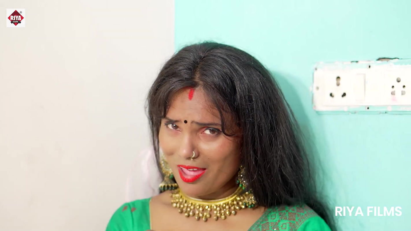 Rinki Boss hot song – Saree removed, Navel kissed and caressed well, Boob grabbed2