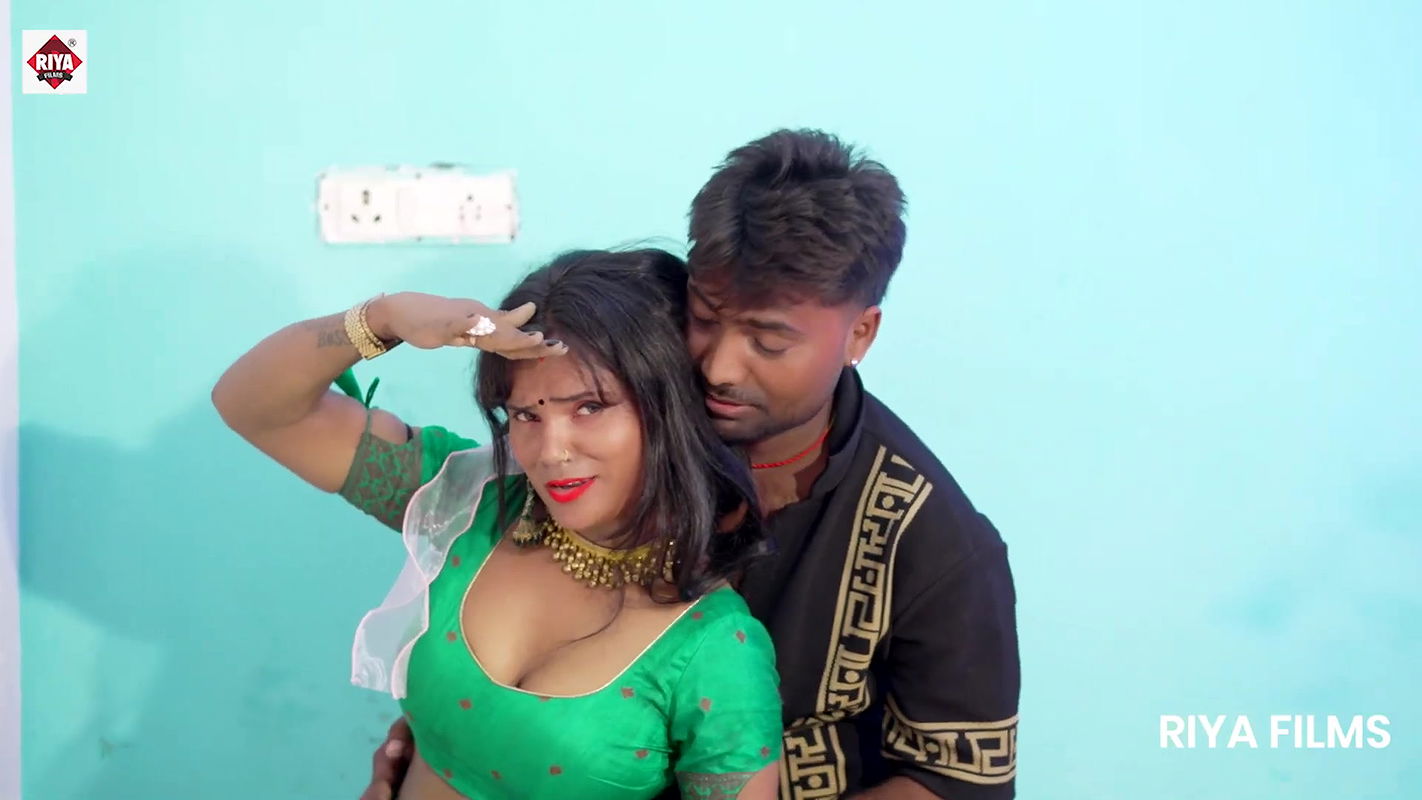 Rinki Boss hot song – Saree removed, Navel kissed and caressed well, Boob grabbed2