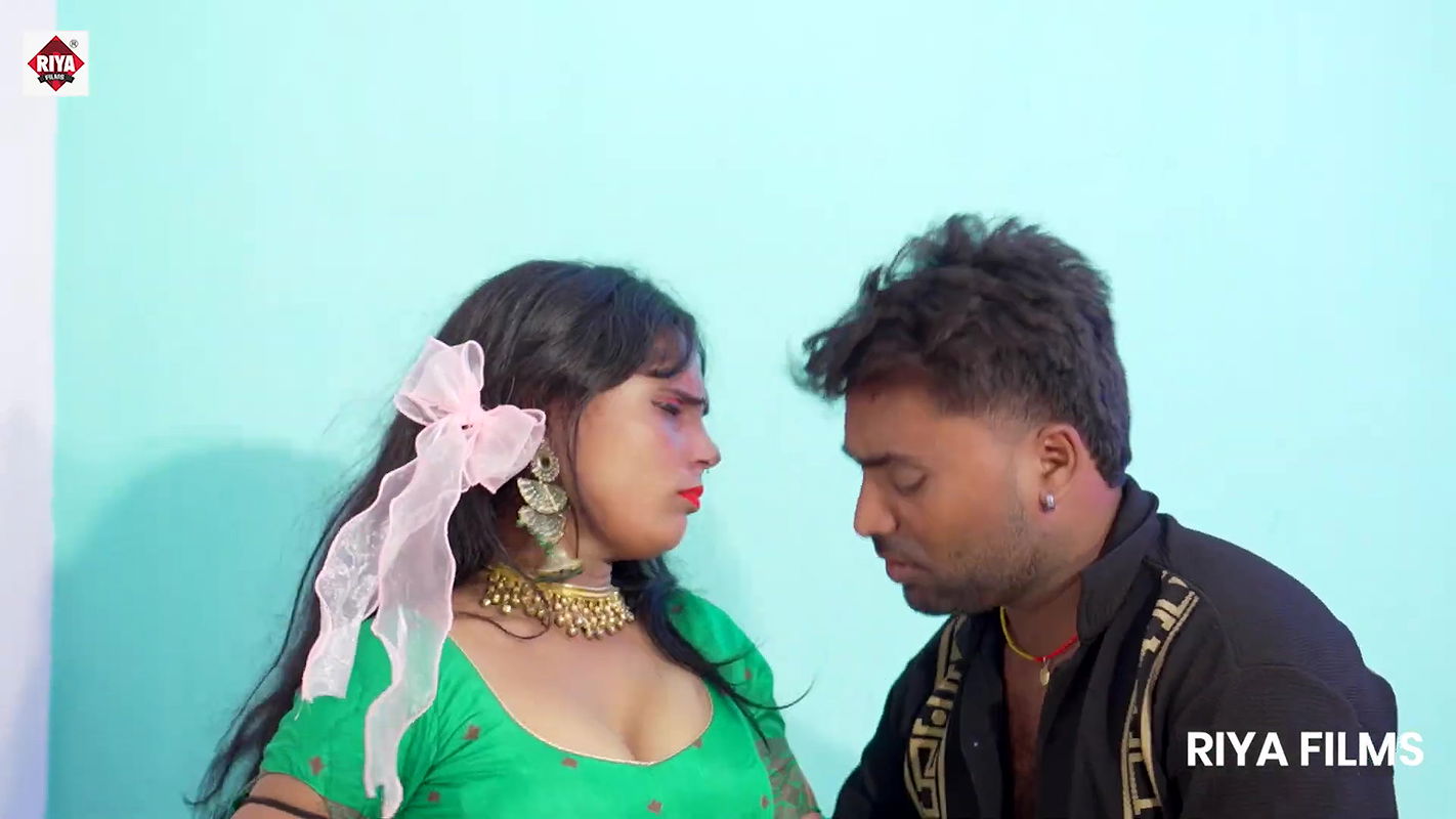 Rinki Boss hot song – Saree removed, Navel kissed and caressed well, Boob grabbed2