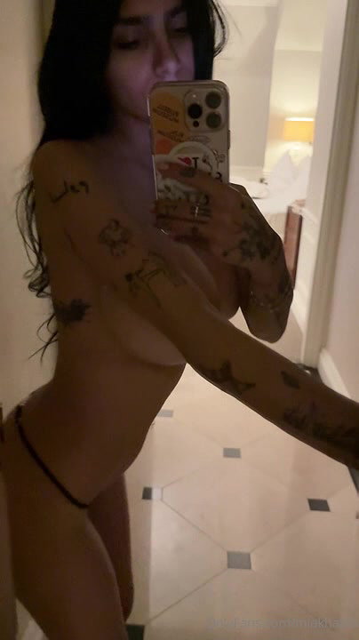 Mia Khalifa onlyfans nude playing in mirror2