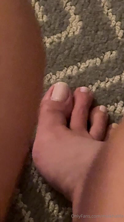 Mia Khalifa onlyfans nude playing in mirror2