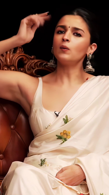 MILF ALIA MOMMY LICKABLE ARMPITS SEXY IN SAREE HQ VIDEO2