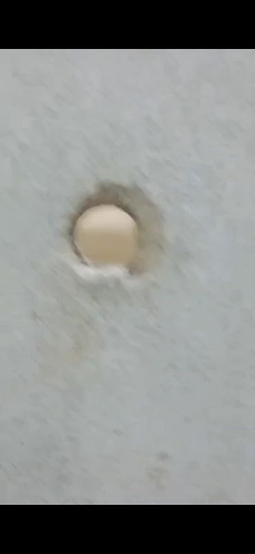 Young babe shaved Pussy and Naked Ass capturd through keyhole in toilet