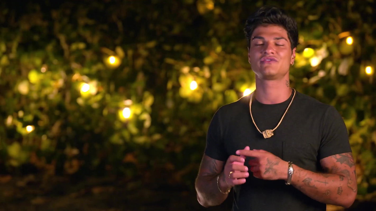 Wild licking & kissing from horny guys & girls – Ex on the beach Brazil S03 (blurred)