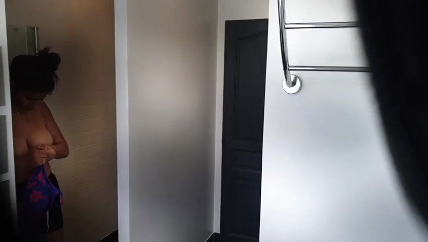 Plump babe Naked Big Boobs and pussy captured secretly in bathroom