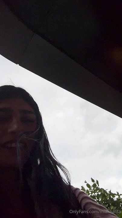 Mia Khalifa nude live