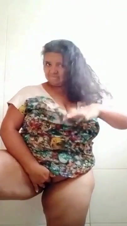 mature Aunt Shows That Housewives Are Also Naughty