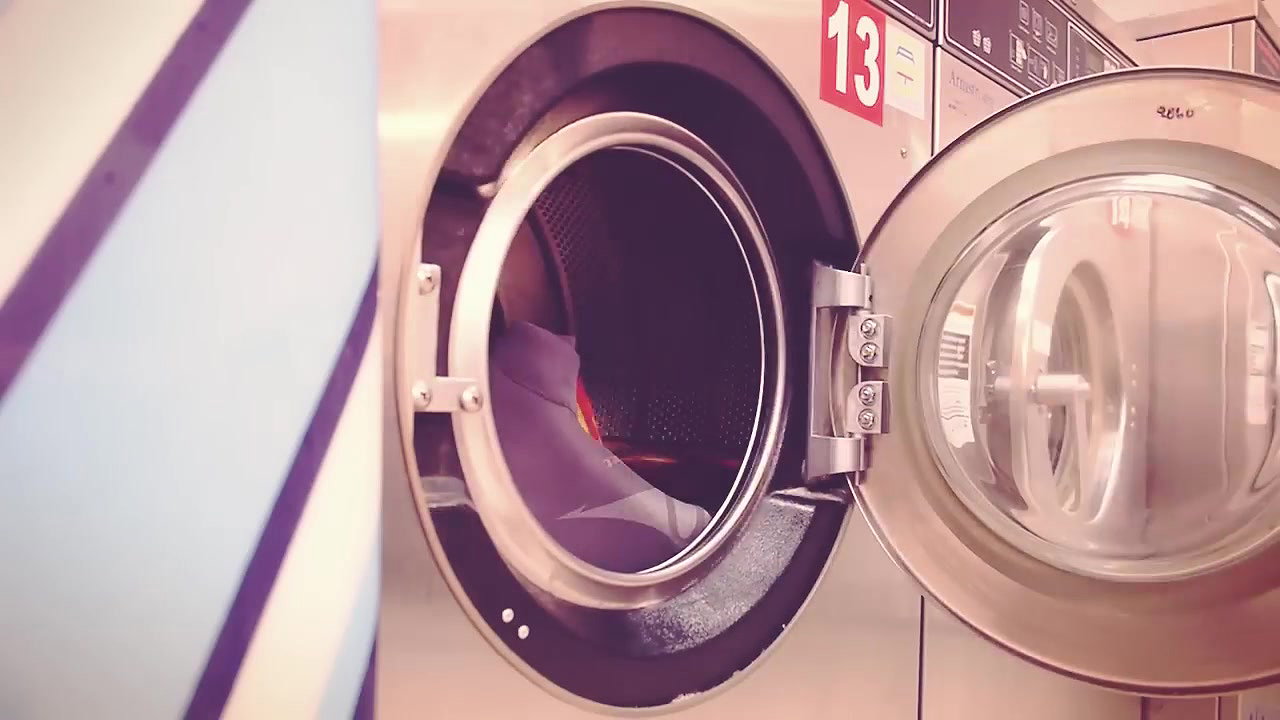 Hot laundry stripping ad