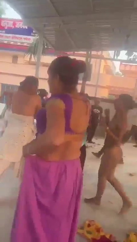 Hijras Gang in Local Station Nude tease