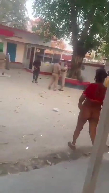 Hijras Gang in Local Station Nude tease