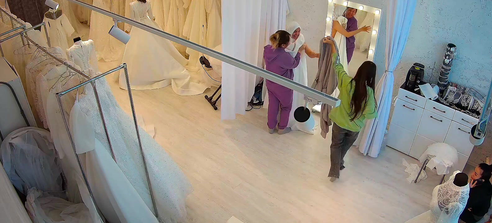 Hijabi girl dress removed and Nakes Boobs and Ass exposed – caught in cctv