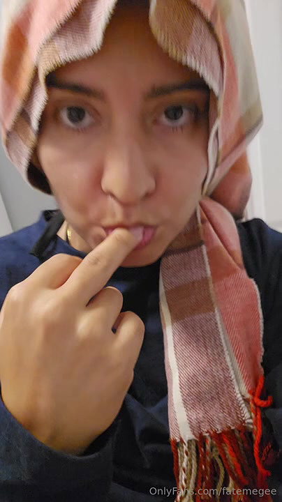 Fatemegee masturbating only fans video – 3 vids (1)4
