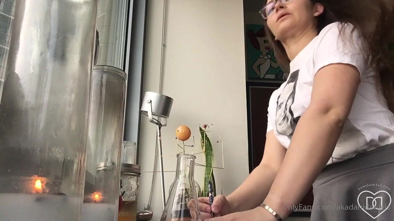 Dani Daniels – Scientist Fantasy Solo Squirting – ONLYFANS