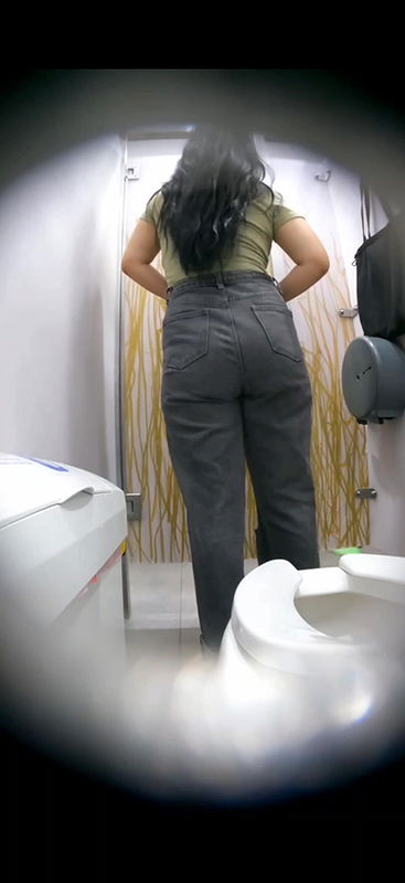 Cute girl(face visible) hairy Pussy captured by secret camera in toilet