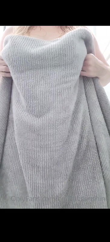 Crystal Sunshine towel drops Onlyfans video