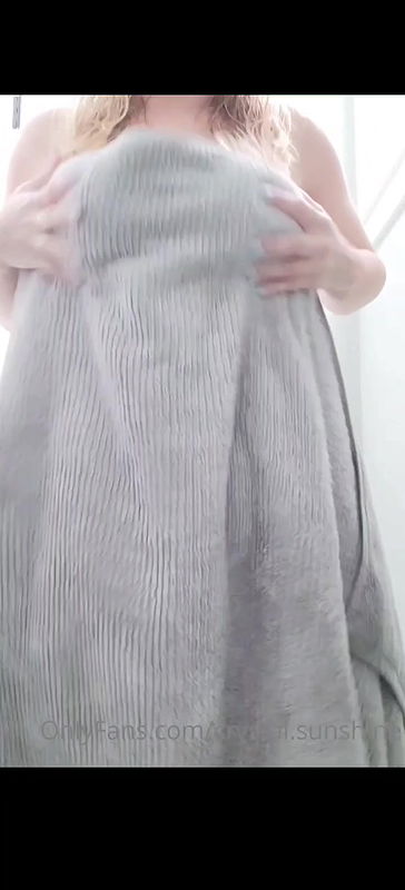 Crystal Sunshine towel drops Onlyfans video