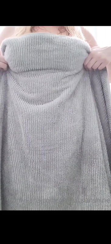 Crystal Sunshine towel drops Onlyfans video