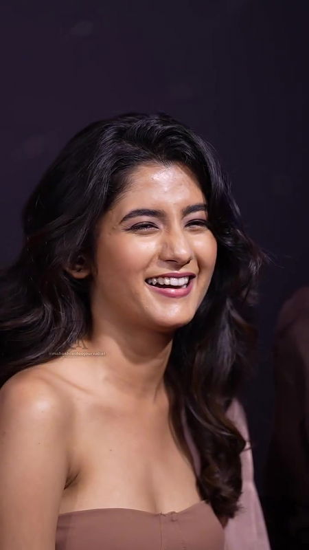 ASHLESHA THAKUR CAPTIVATING OPEN CLEAVAGE NAUGHTY AT EVENT UUFFF