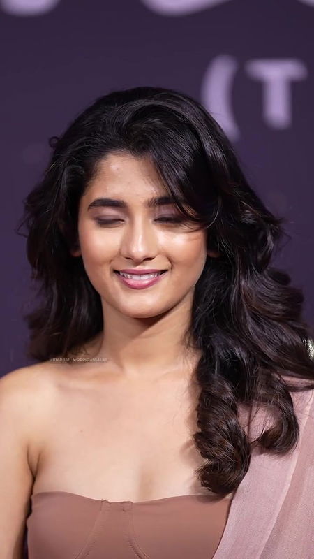 ASHLESHA THAKUR CAPTIVATING OPEN CLEAVAGE NAUGHTY AT EVENT UUFFF