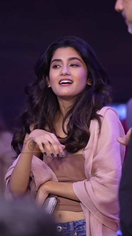 ASHLESHA THAKUR CAPTIVATING OPEN CLEAVAGE NAUGHTY AT EVENT UUFFF