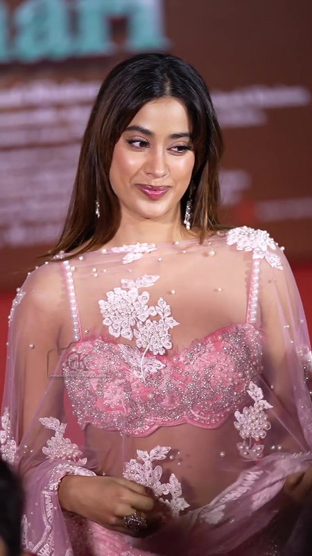 CHICK JHANVI KAPOOR IRRESISTIBLE CUMWORTHY SEXY IN DESI ATTIRE AT EVENT