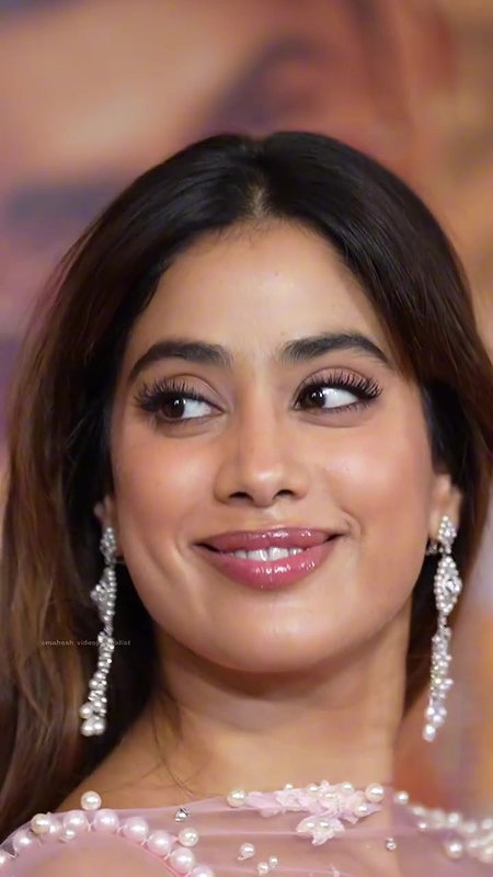 CHICK JHANVI KAPOOR IRRESISTIBLE CUMWORTHY SEXY IN DESI ATTIRE AT EVENT 110