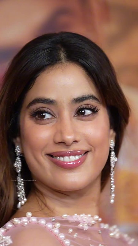 CHICK JHANVI KAPOOR IRRESISTIBLE CUMWORTHY SEXY IN DESI ATTIRE AT EVENT 110