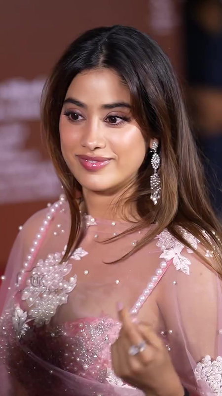 CHICK JHANVI KAPOOR IRRESISTIBLE CUMWORTHY SEXY IN DESI ATTIRE AT EVENT 110