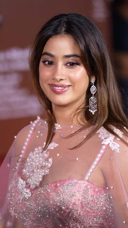 CHICK JHANVI KAPOOR IRRESISTIBLE CUMWORTHY SEXY IN DESI ATTIRE AT EVENT 110