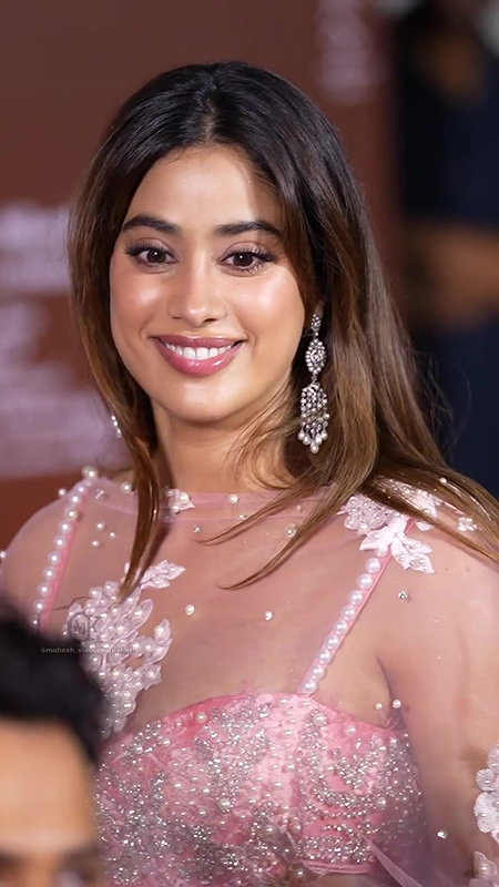 CHICK JHANVI KAPOOR IRRESISTIBLE CUMWORTHY SEXY IN DESI ATTIRE AT EVENT 110