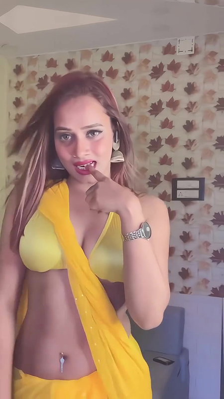 INSTA THOT JUHI SENSUOUS TEASE IN BRA BLOUSE SAREE UUFFF