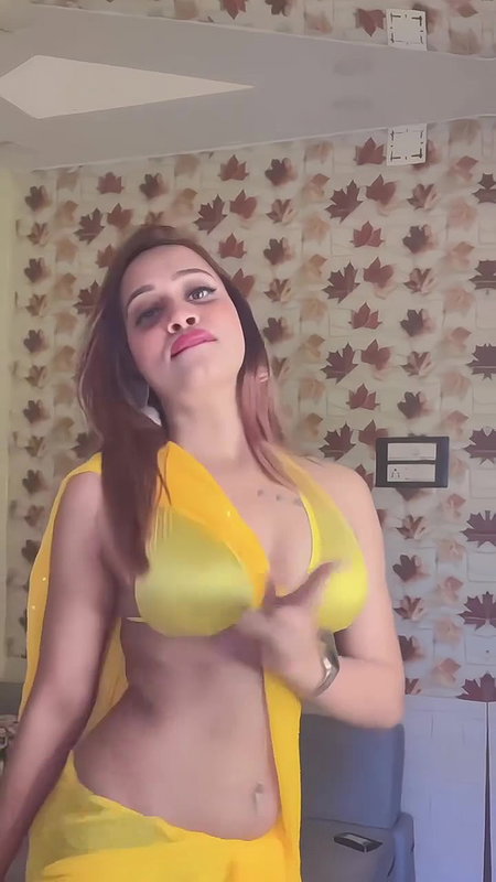 INSTA THOT JUHI SENSUOUS TEASE IN BRA BLOUSE SAREE UUFFF