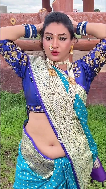 marathi lady sexy deep navel in blue saree