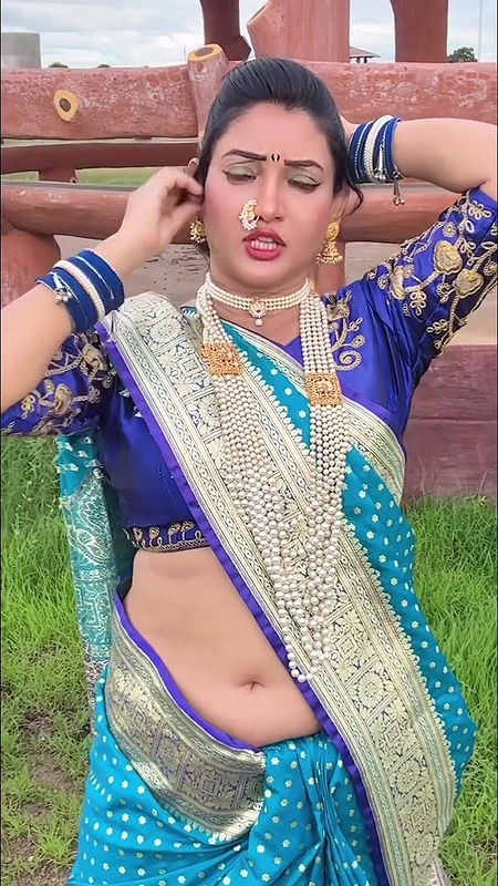 marathi lady sexy deep navel in blue saree