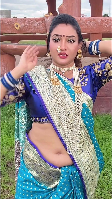 marathi lady sexy deep navel in blue saree