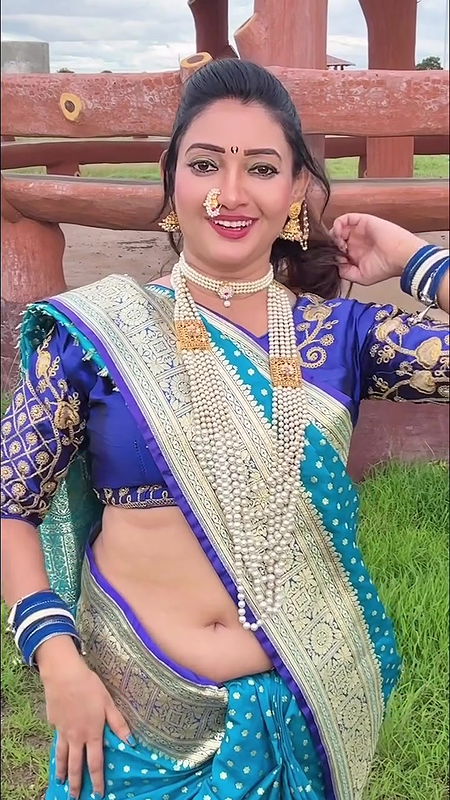 marathi lady sexy deep navel in blue saree