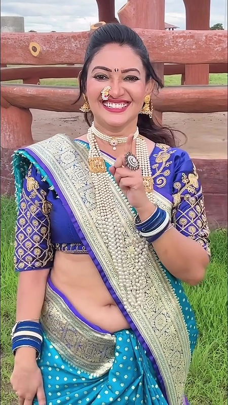 marathi lady sexy deep navel in blue saree