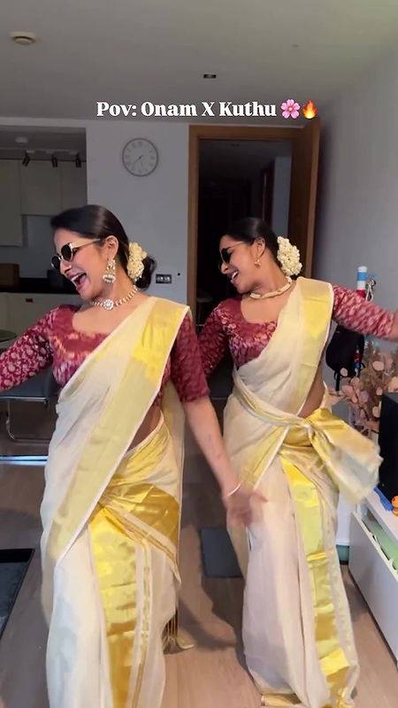 Sexy Malayali lady pierced sexy navel in Kerala Saree