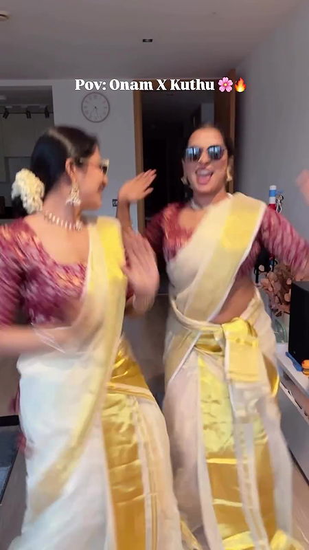 Sexy Malayali lady pierced sexy navel in Kerala Saree