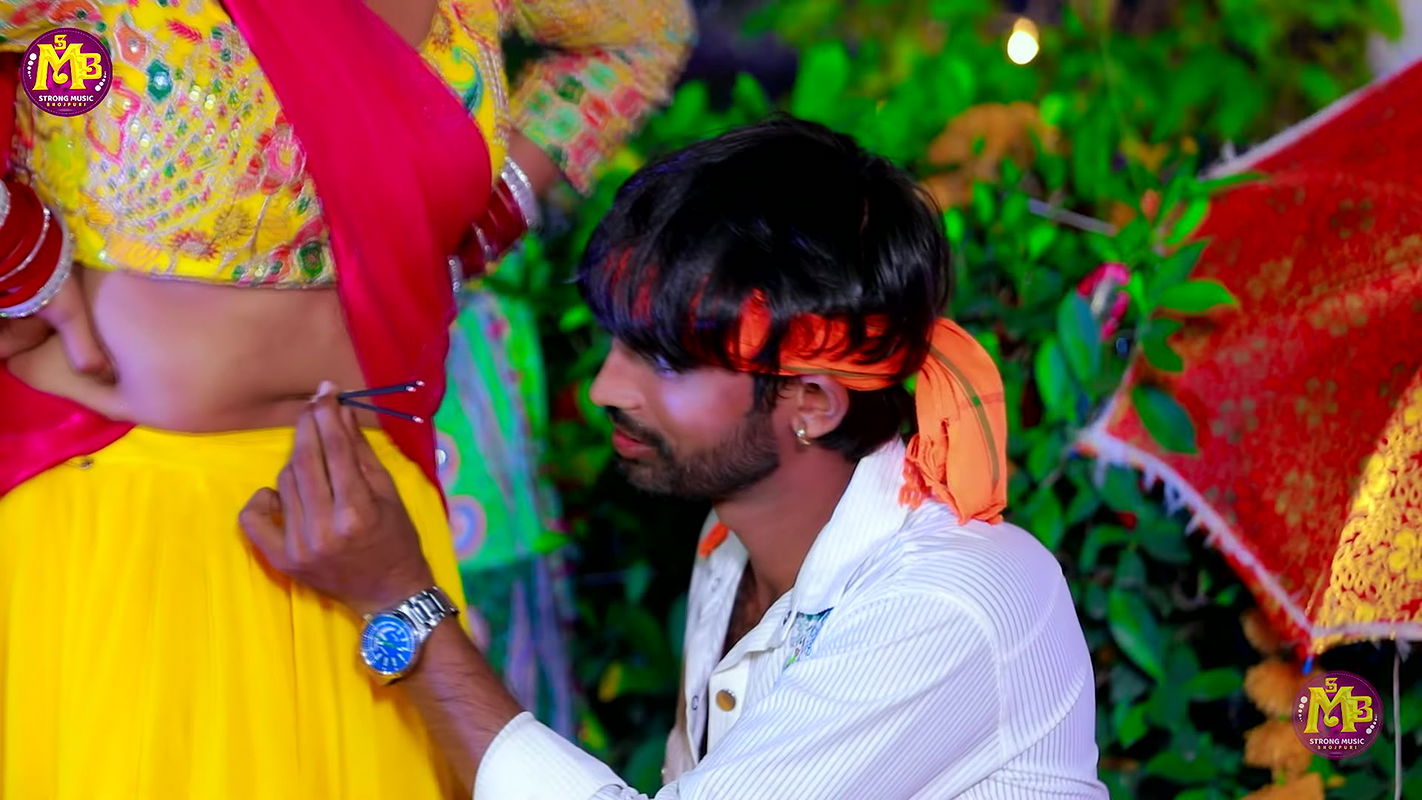 Anjali Singh boobs kissed, grabbed & pressed, navel show, smiling expressions