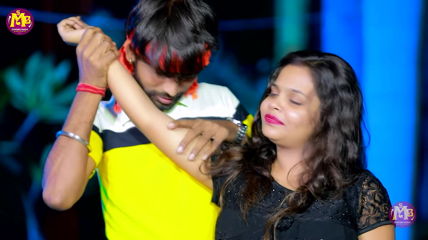 Anjali Singh boobs kissed, grabbed & pressed, navel show, smiling expressions