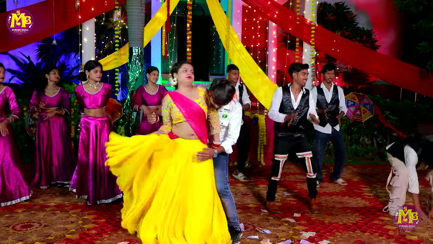 Anjali Singh boobs kissed, grabbed & pressed, navel show, smiling expressions